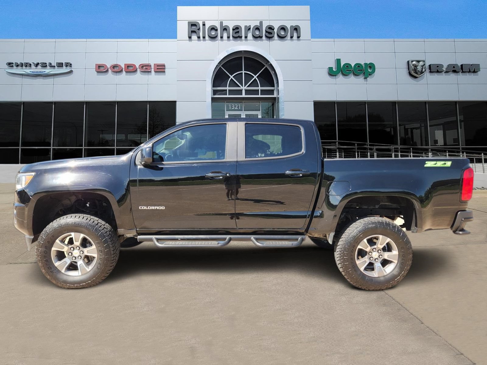 Used 2017 Chevrolet Colorado Z71 AWD/4WD image 3