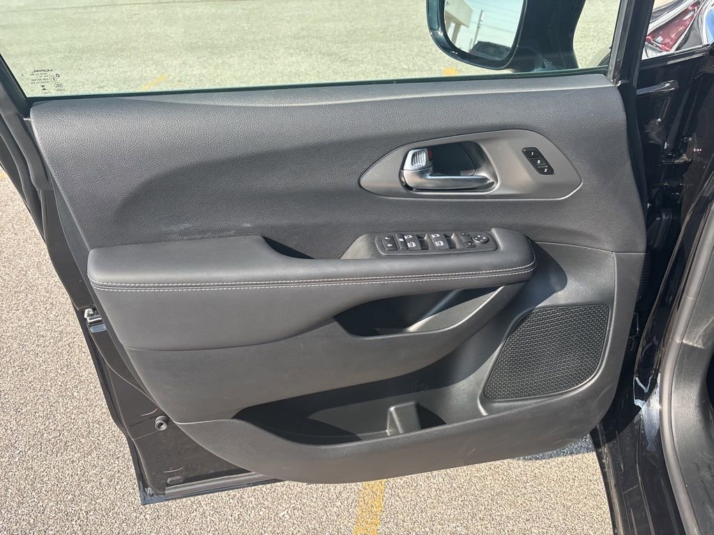 New 2026 Chrysler Pacifica Select image 11