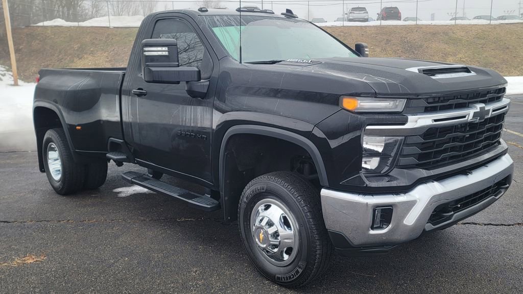 Used 2024 Chevrolet Silverado 3500 LT w/ Convenience Package image 2