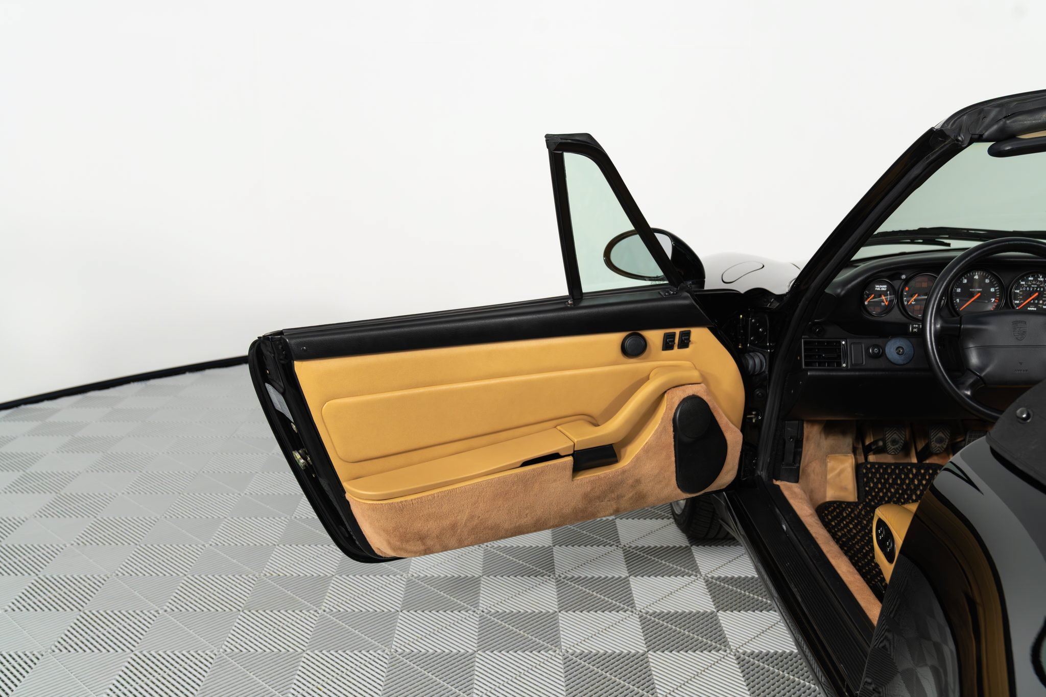 Used 1996 Porsche 911 Carrera RWD image 27