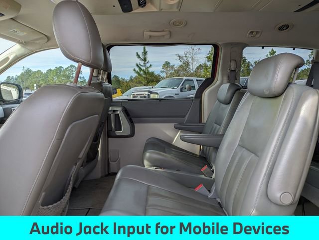 Used 2010 Chrysler Town & Country Touring image 27