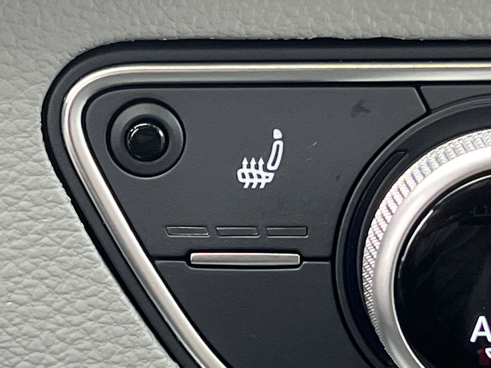 Used 2025 Audi Q5 2.0T Premium image 31