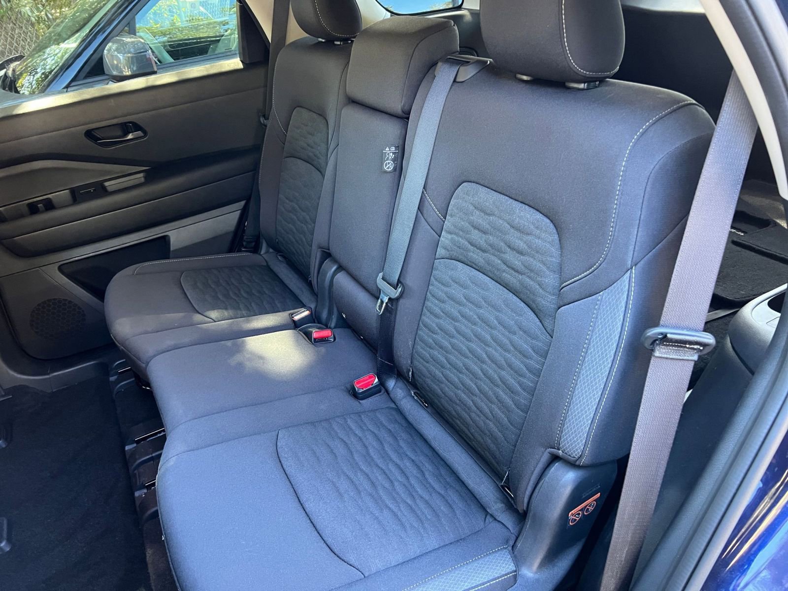 Used 2025 Nissan Pathfinder SV image 31