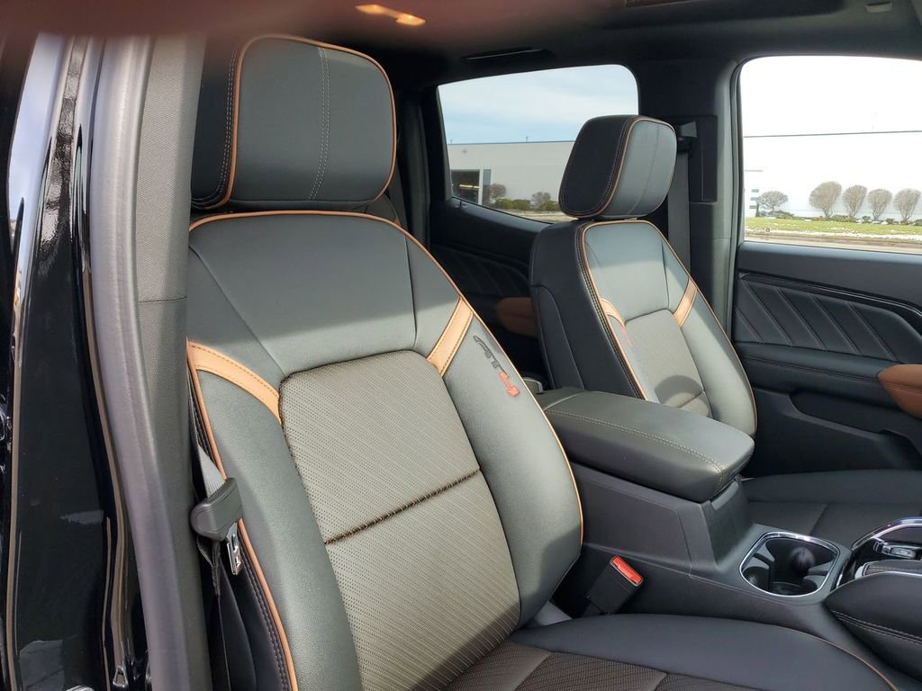 New 2025 GMC Canyon AT4 w/ Nightfall Edition image 30