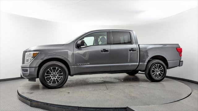 Used 2023 Nissan Titan SV image 3