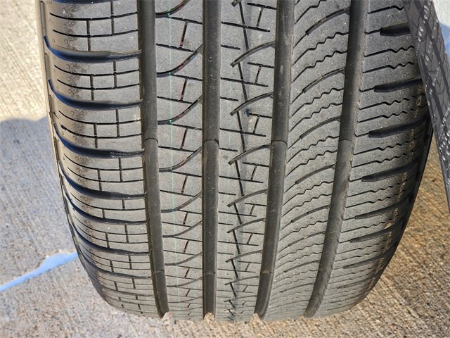 Used 2022 Land Rover Range Rover Velar R-Dynamic S image 11