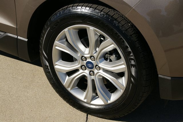 Used 2019 Ford Edge Titanium image 8