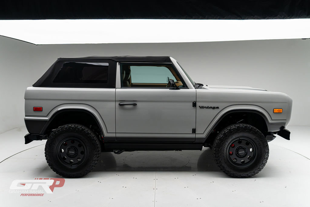 Used 2025 Ford Bronco Badlands image 2