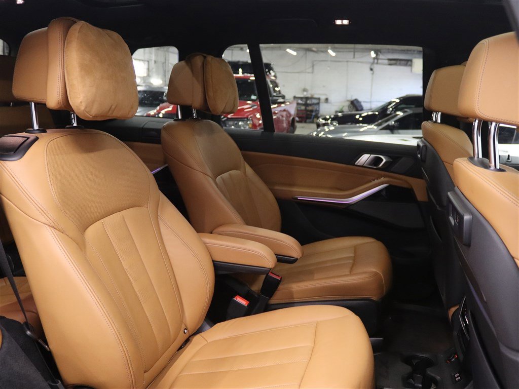 Used 2021 BMW X7 M50i image 18
