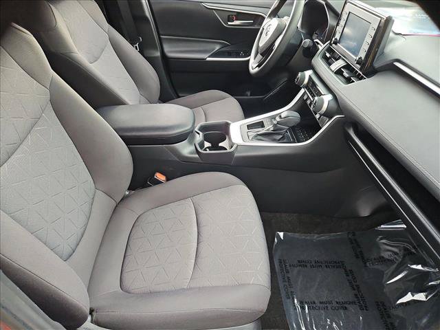 Used 2019 Toyota RAV4 XLE w/ Convenience Package FWD image 28