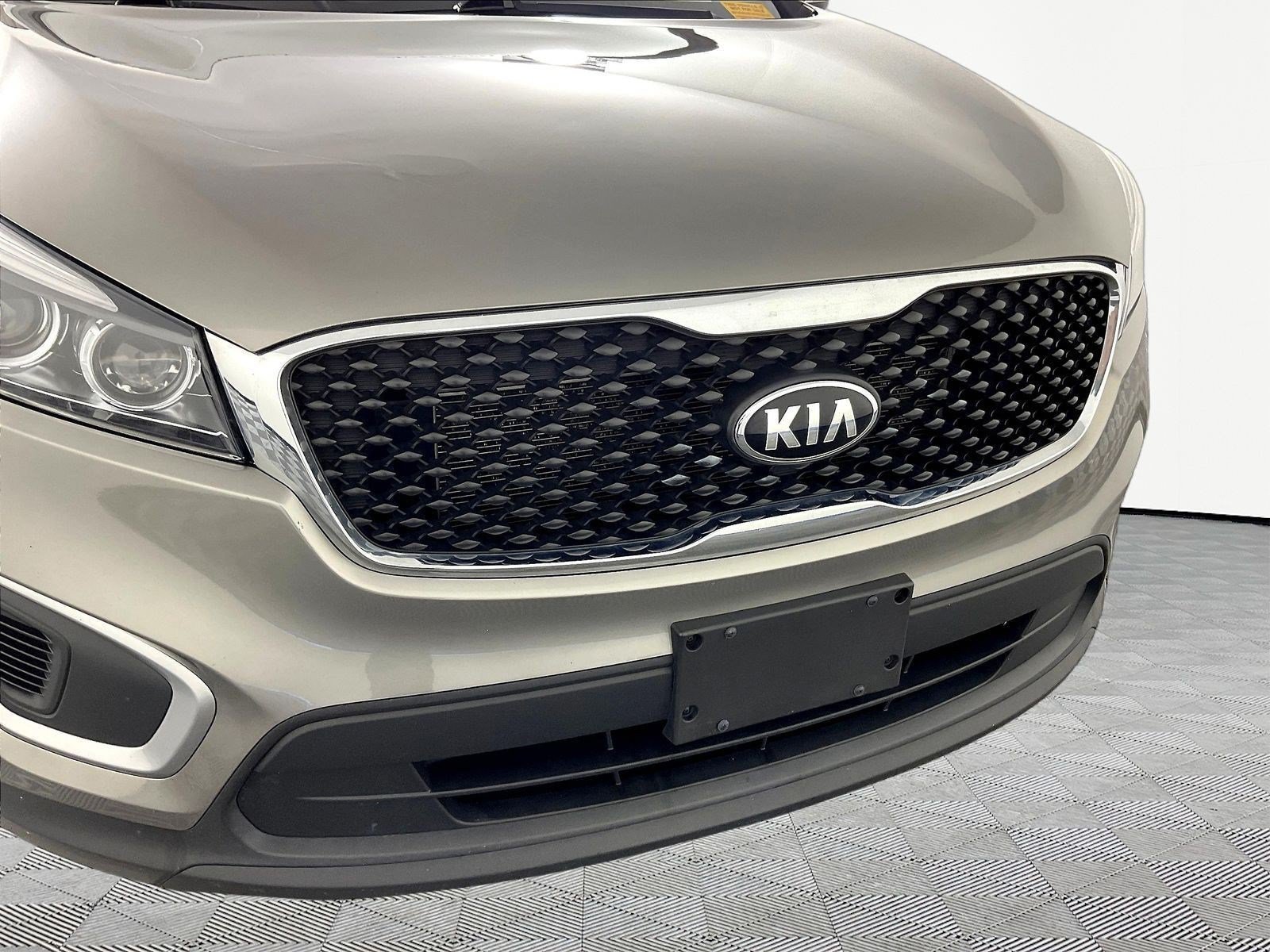 Used 2017 Kia Sorento FWD image 32