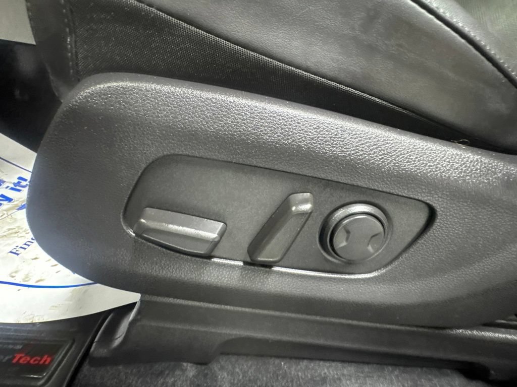 Used 2023 Kia Carnival LX FWD image 17