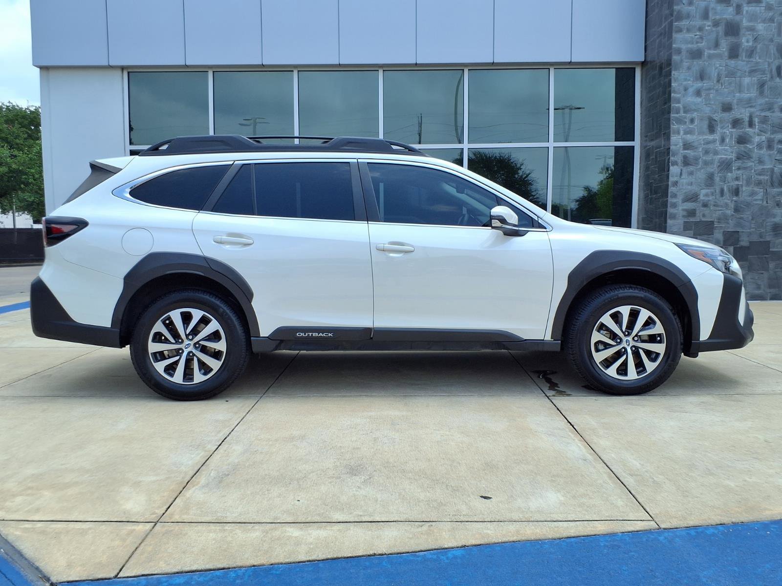 Used 2023 Subaru Outback Premium AWD/4WD image 26