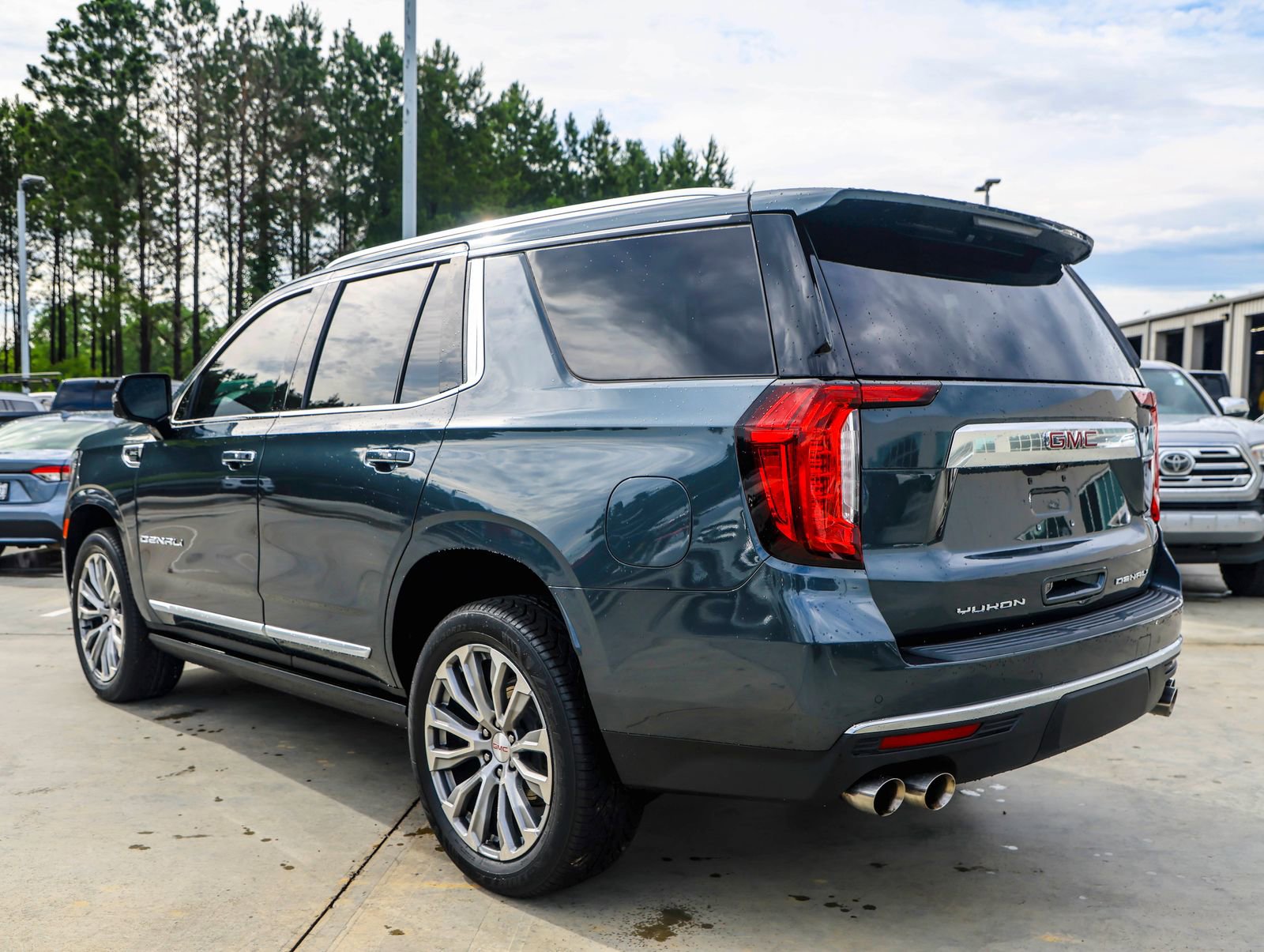 Used 2021 GMC Yukon Denali w/ Denali Premium Package RWD image 6