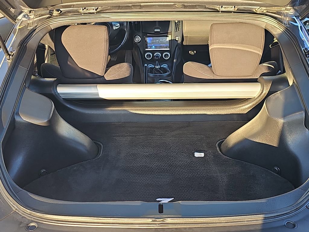 Used 2017 Nissan 370Z w/ Sport Package image 13