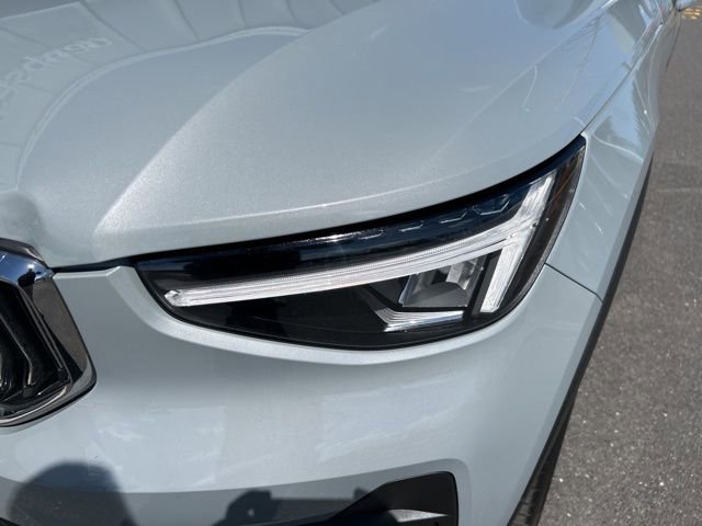 Used 2025 Volvo XC40 B5 Core AWD/4WD image 8