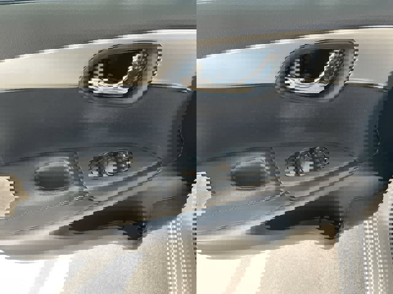 Used 2016 Nissan Sentra S image 13