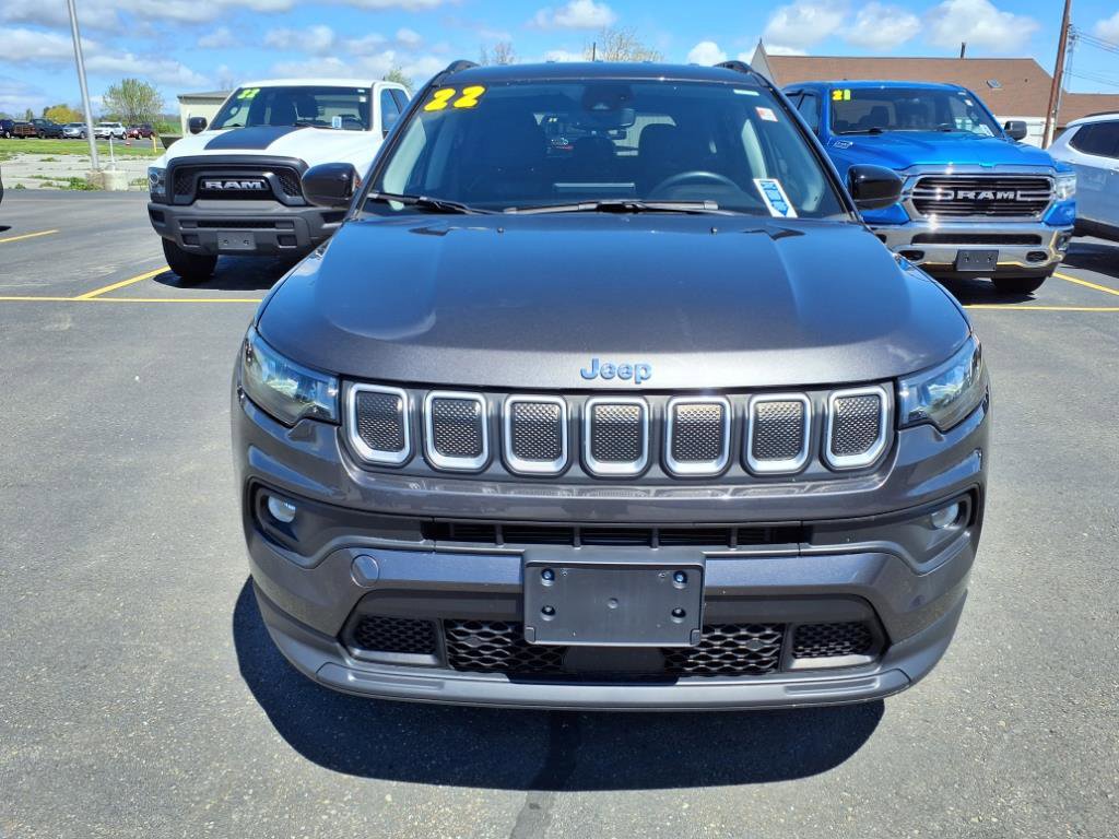 Used 2022 Jeep Compass Latitude image 2