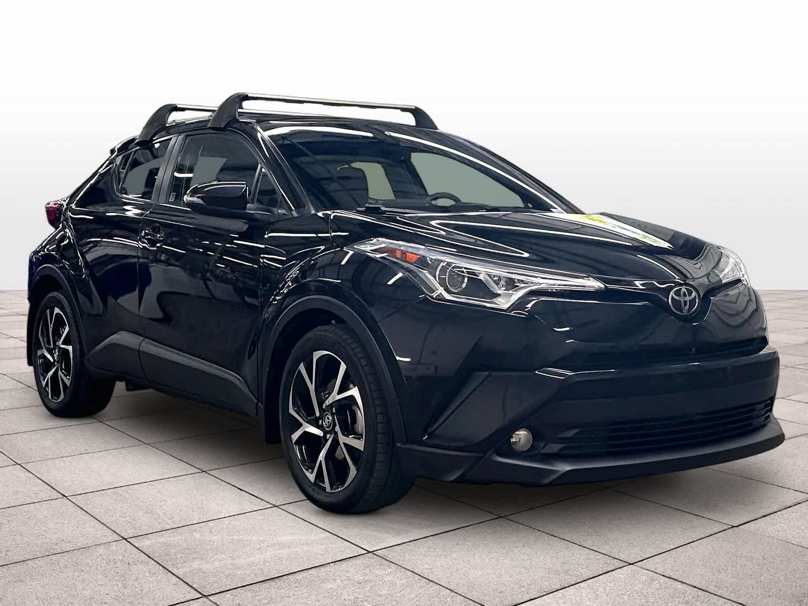 Used 2018 Toyota C-HR XLE FWD image 3