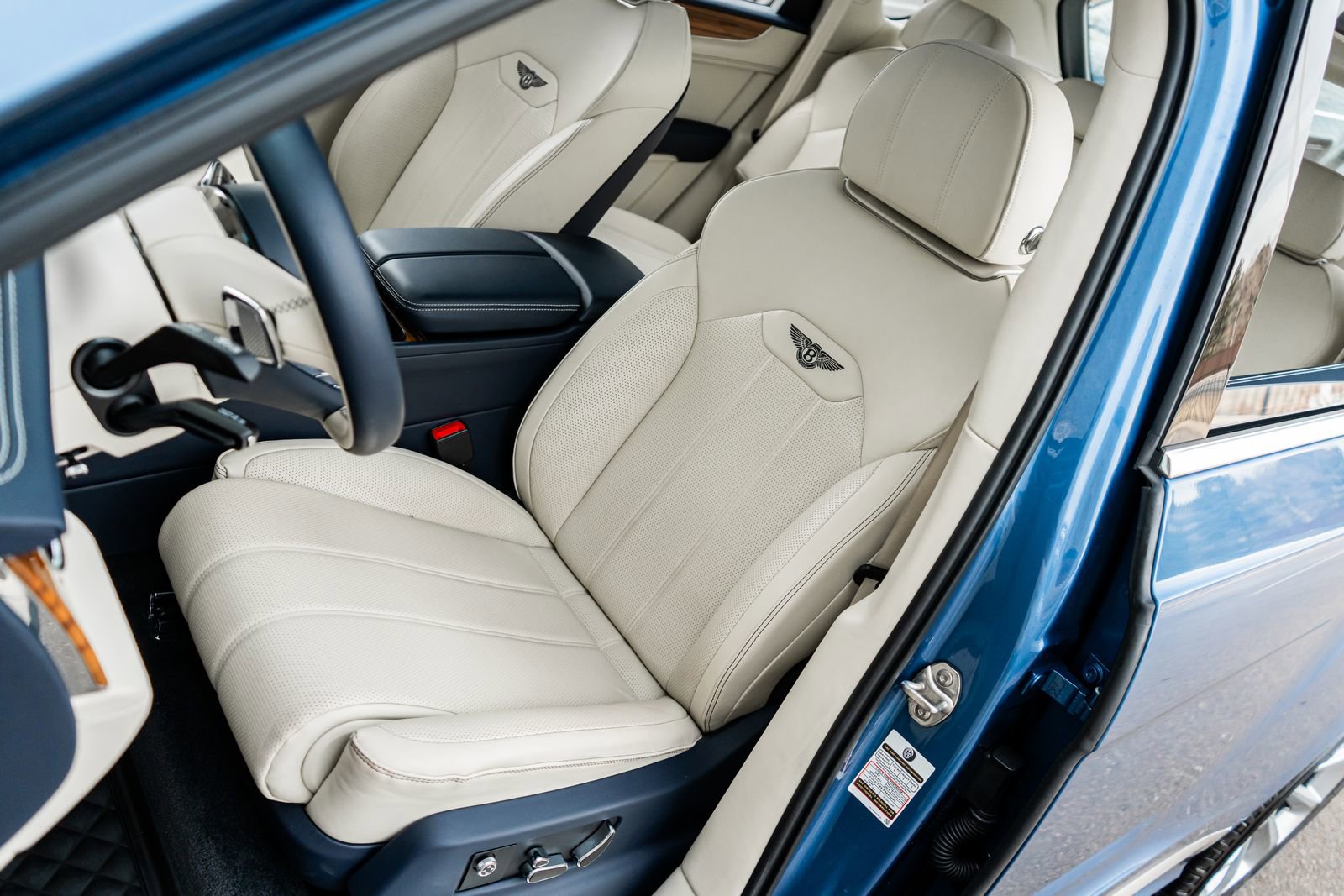 Certified 2022 Bentley Bentayga image 23