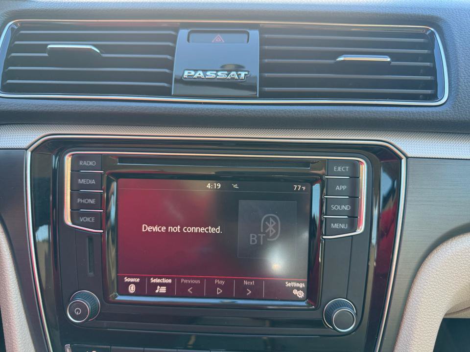 Used 2018 Volkswagen Passat 2.0T R-Line w/ R-Line Lighting Package FWD image 17