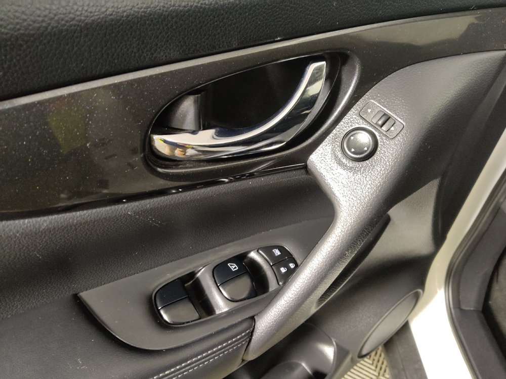Used 2018 Nissan Rogue S AWD/4WD image 27