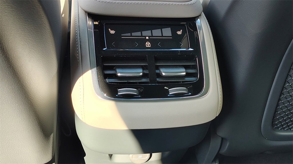 New 2026 Volvo XC90 B6 Core image 28