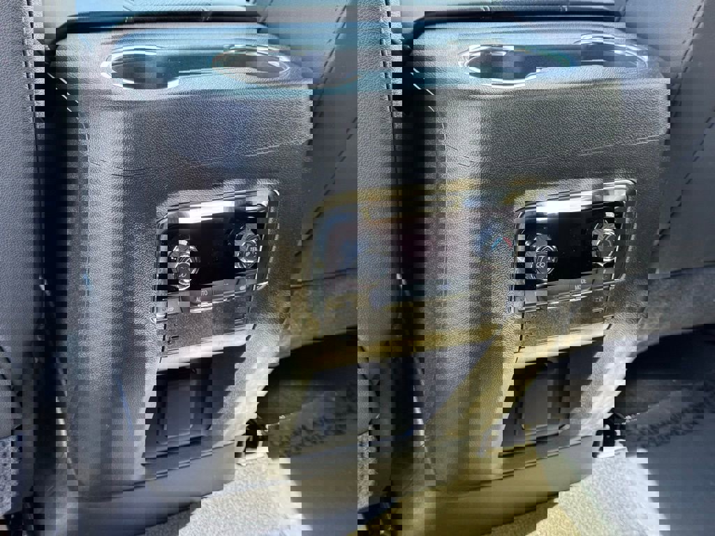 Used 2025 Chevrolet Suburban Premier image 37