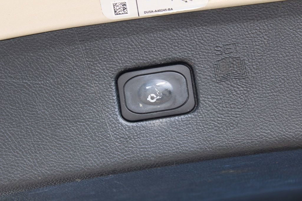 Used 2018 Ford Edge Titanium image 11