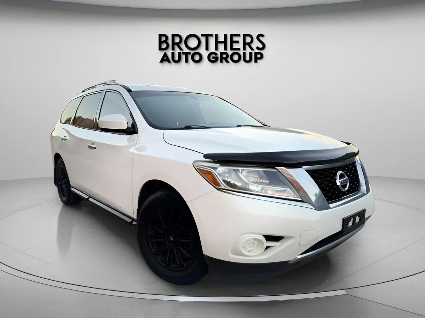 Used 2014 Nissan Pathfinder SV w/ Trailer Tow Package image 2