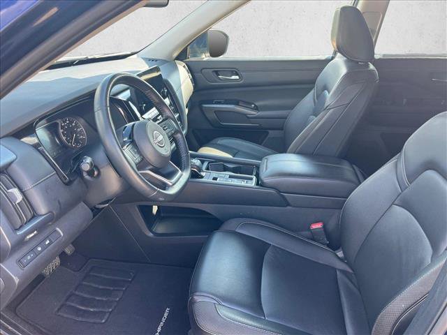Used 2025 Nissan Pathfinder SL FWD image 16