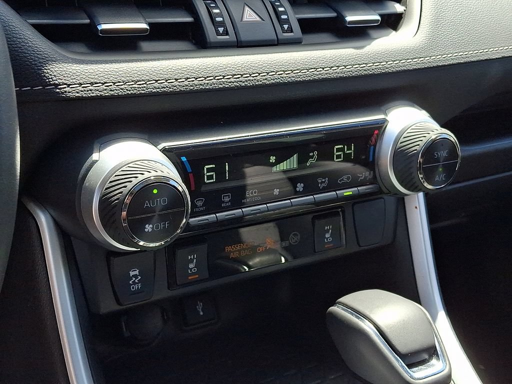 Certified 2022 Toyota RAV4 XLE Premium AWD/4WD image 17