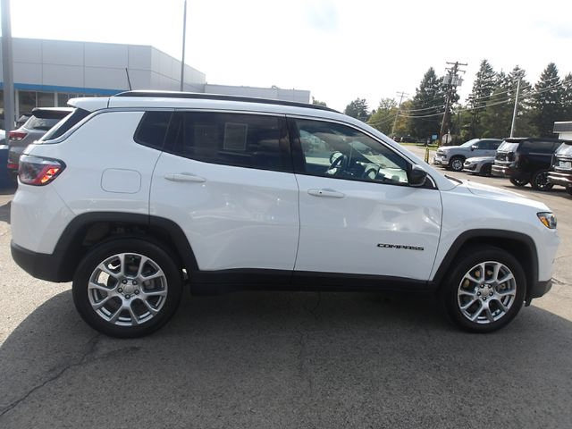 Used 2023 Jeep Compass Latitude w/ Sun and Sound Group AWD/4WD image 8