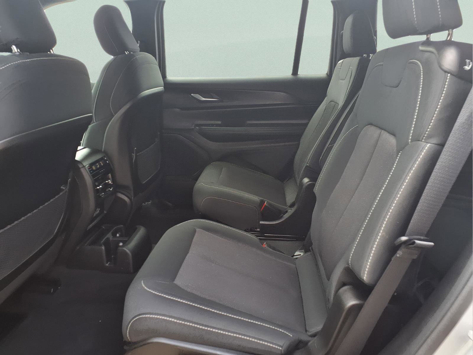 Used 2025 Jeep Grand Cherokee L Laredo AWD/4WD image 12
