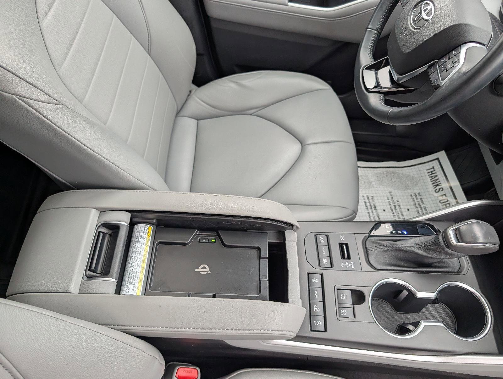 Used 2021 Toyota Highlander XLE image 24