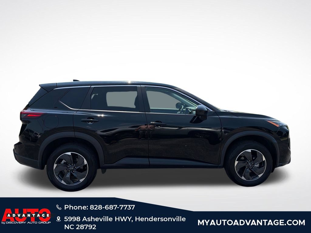 Used 2025 Nissan Rogue SV AWD/4WD image 2