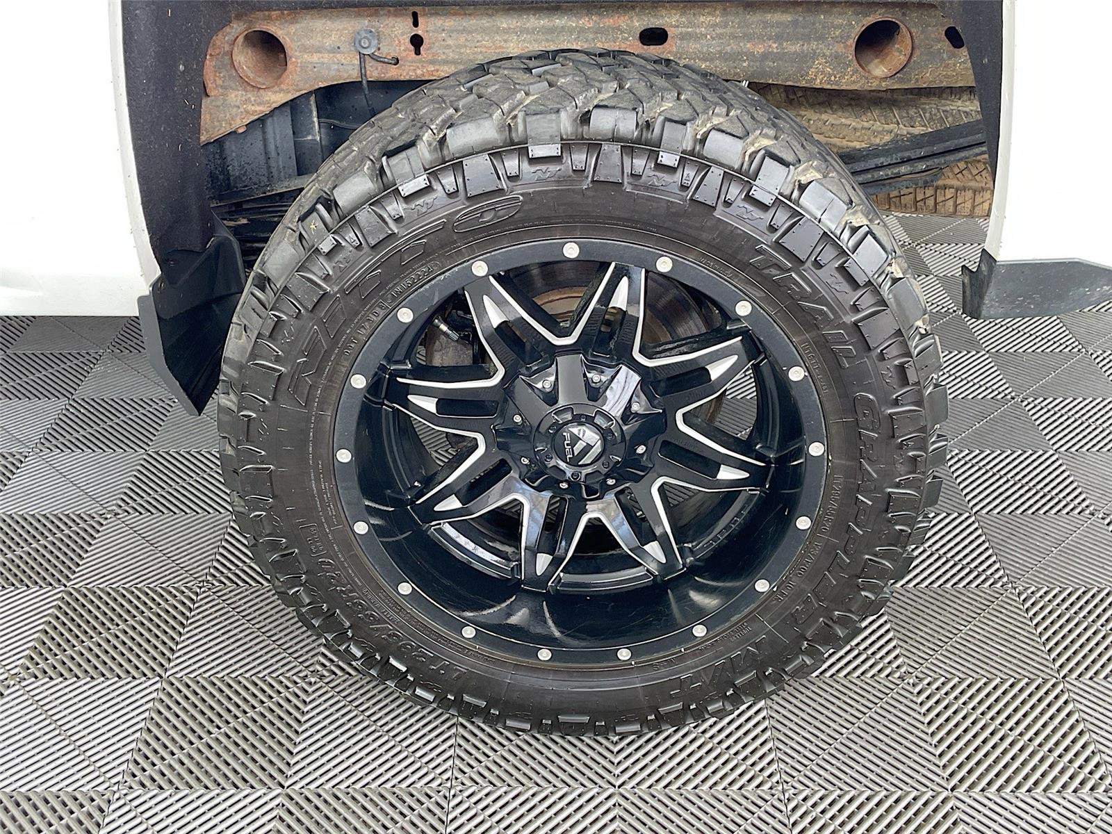 Used 2018 Chevrolet Silverado 1500 Custom w/ Custom Value Package image 32