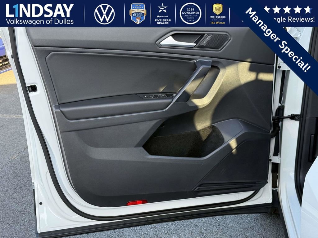 Used 2021 Volkswagen Tiguan SE w/ 3rd Row Seat Package image 8
