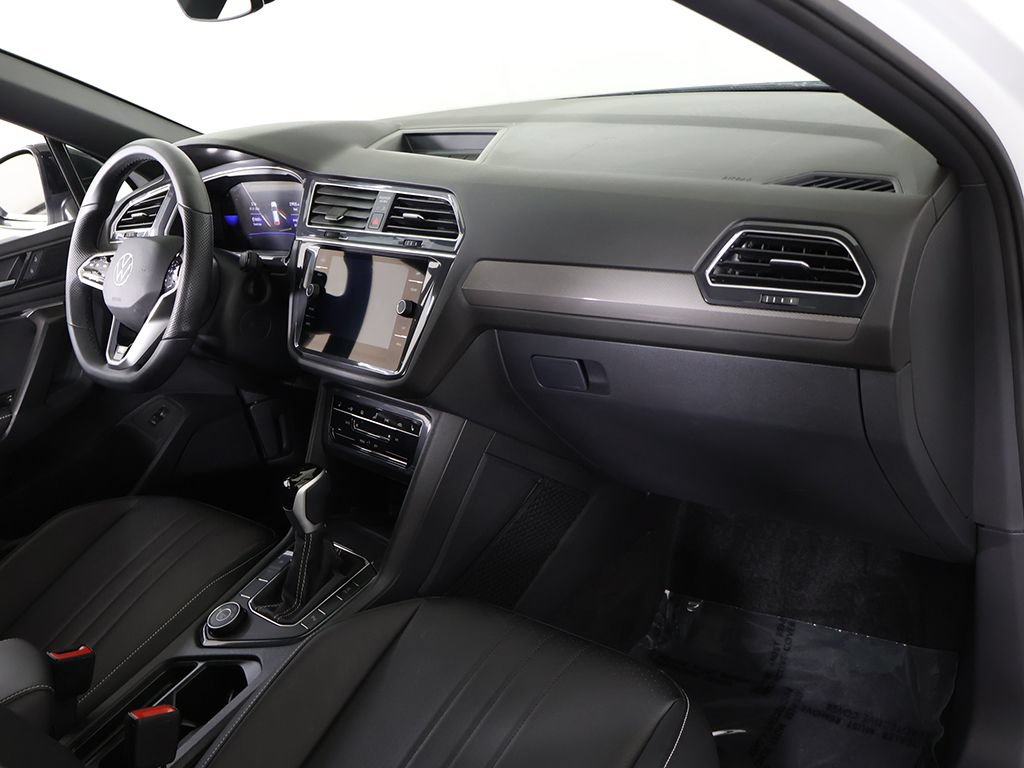 Used 2024 Volkswagen Tiguan SE R-Line AWD/4WD image 29