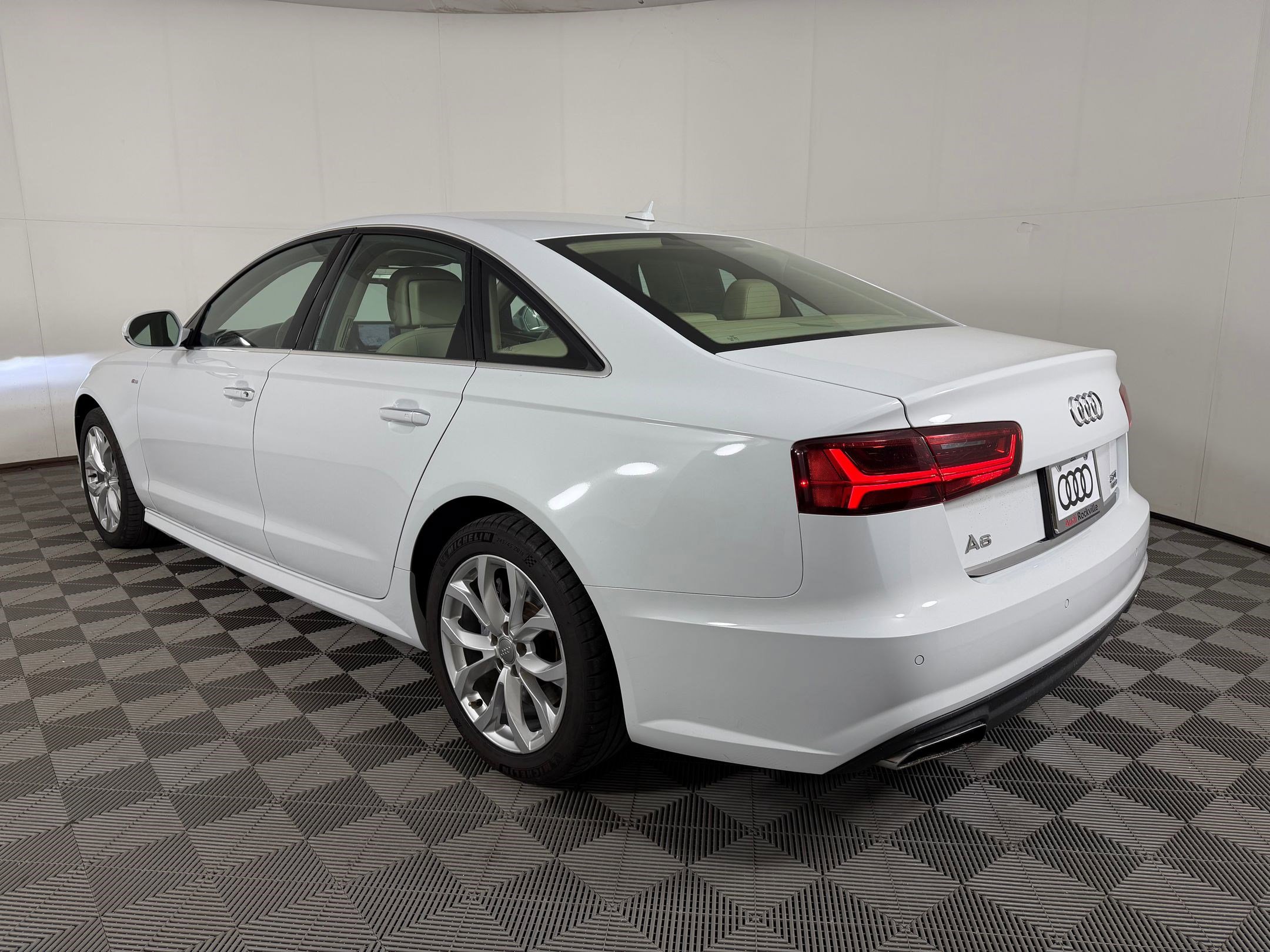 Used 2017 Audi A6 2.0T Premium Plus w/ Premium Plus Package AWD/4WD image 3