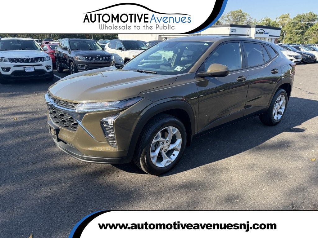 Used 2024 Chevrolet Trax LS w/ LS Convenience Package