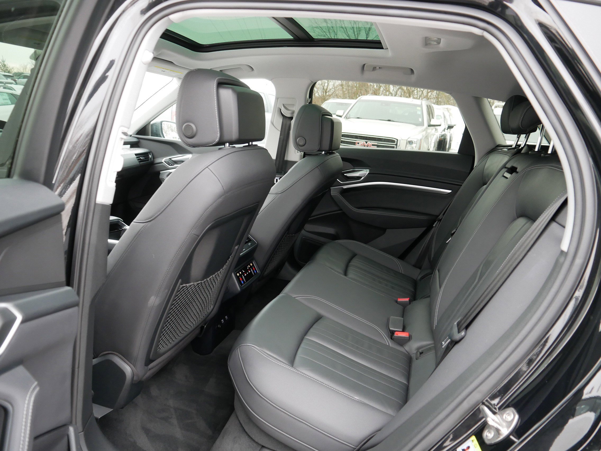 Used 2021 Audi e-tron Premium w/ Convenience Plus Package image 35