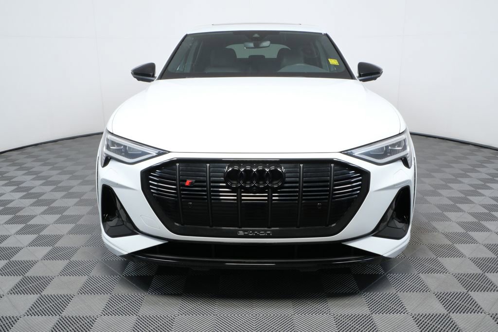 Certified 2022 Audi e-tron S Premium Plus w/ 21" Black Optic Package image 22