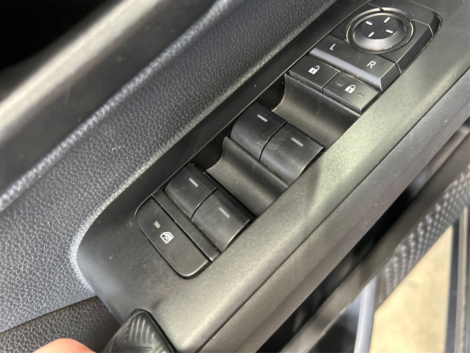 Used 2024 Toyota Tacoma SR5 AWD/4WD image 29