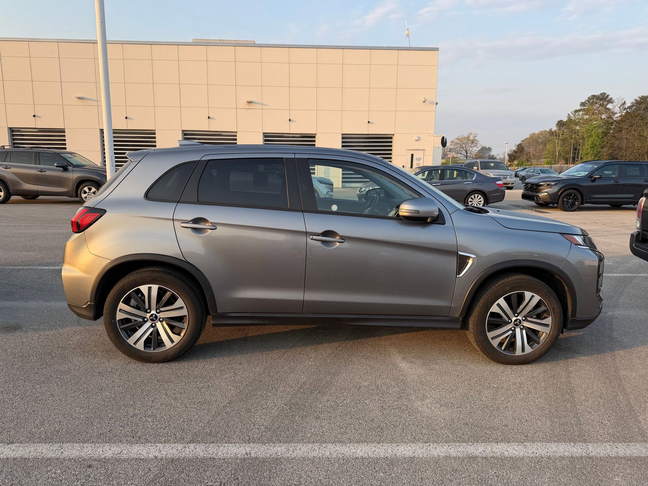 Used 2025 Mitsubishi Outlander Sport SE image 5