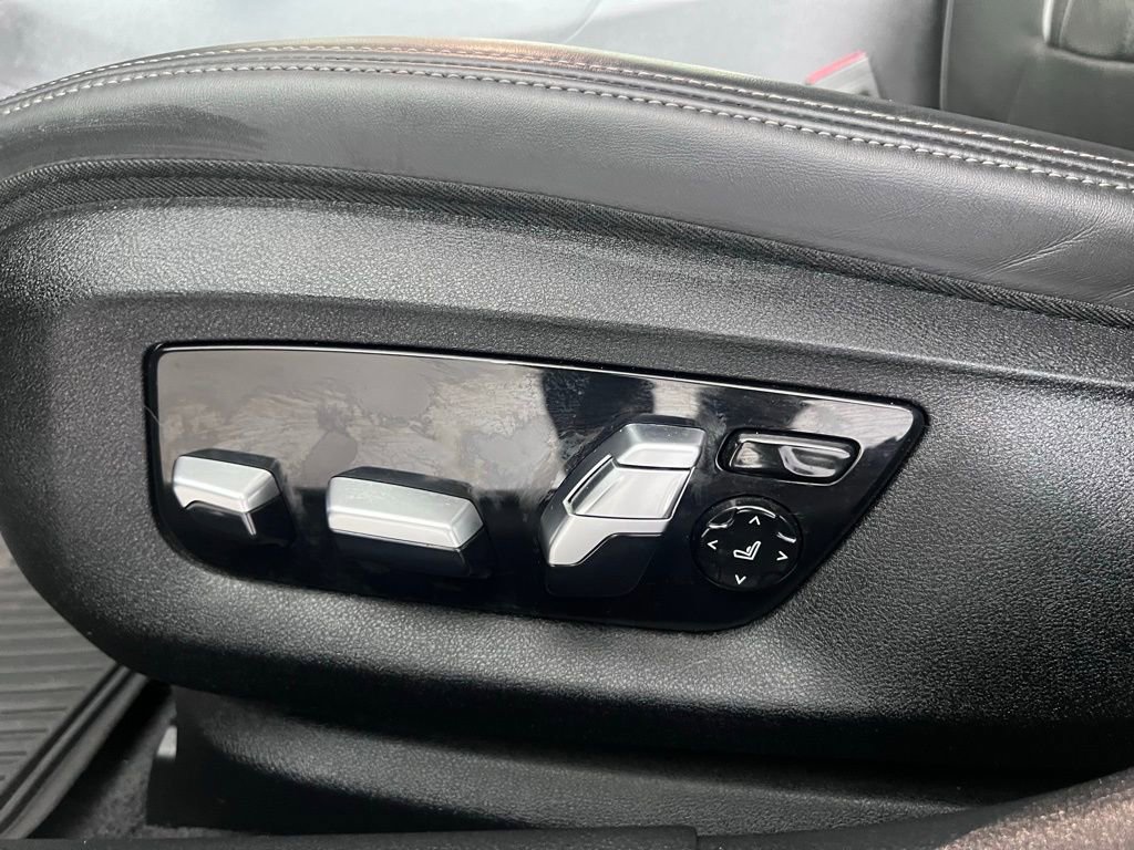 Used 2020 BMW 540i xDrive w/ M Sport Package image 30