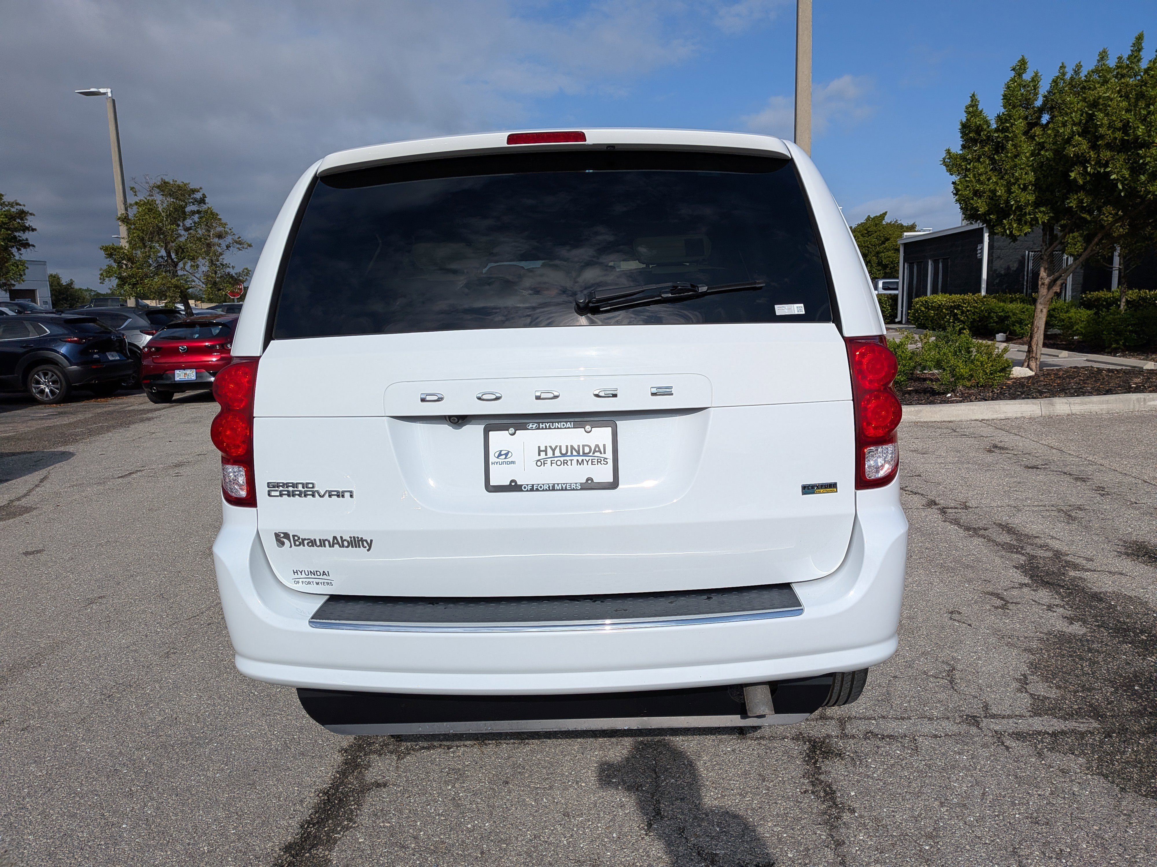Used 2019 Dodge Grand Caravan SE w/ Power Convenience Group I FWD image 5