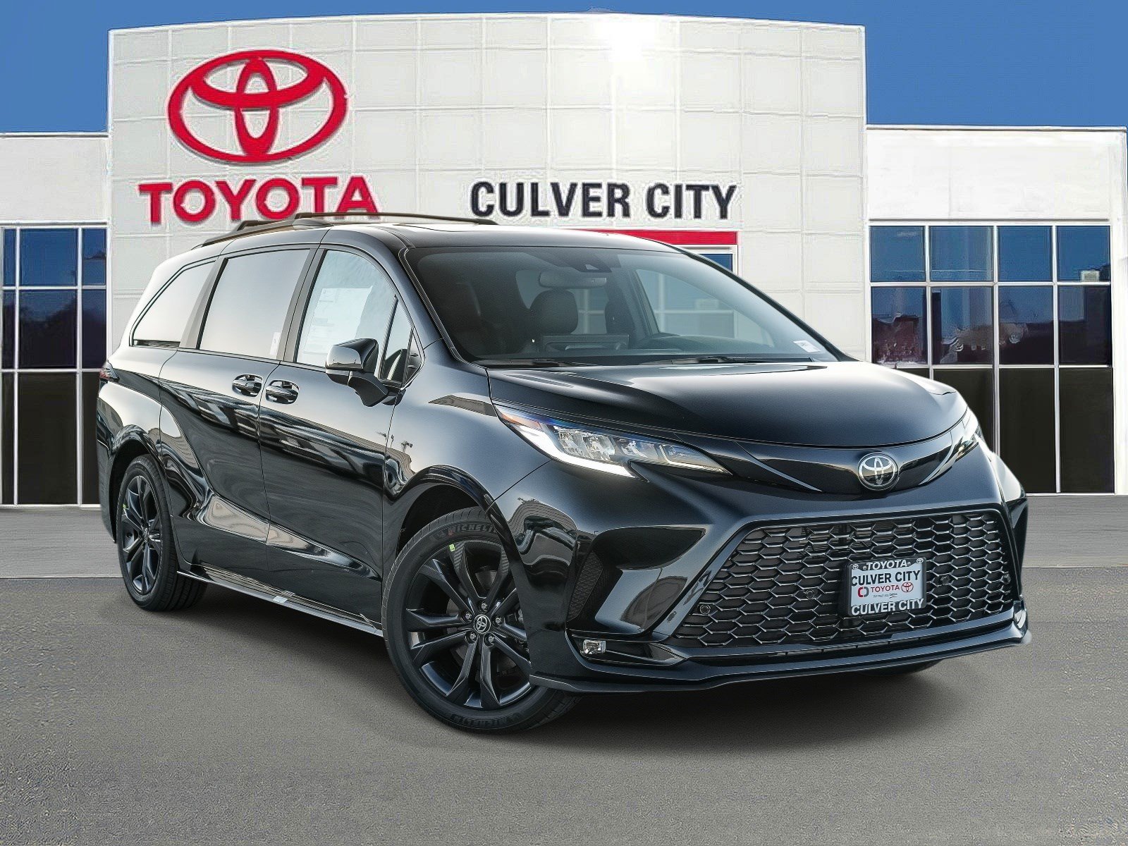New 2026 Toyota Sienna XSE FWD image 1