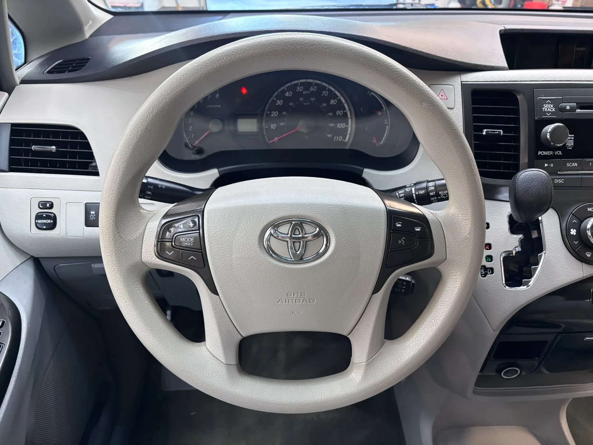 Used 2014 Toyota Sienna LE FWD image 12