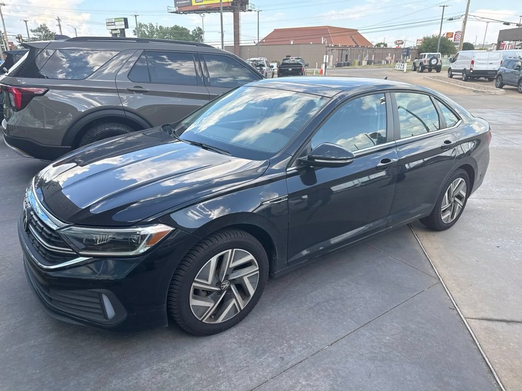 Used 2023 Volkswagen Jetta SEL FWD image 1
